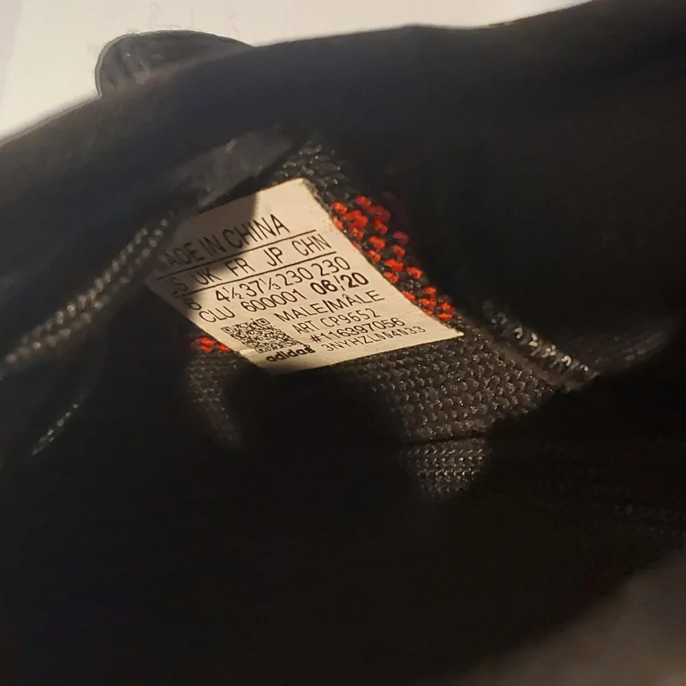 GUC Adidas Yeezy Boost 350 V2 Bred - Picture 10 of 12